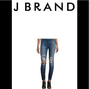 🆕 J BRAND distressed skinny jeans 🆕
